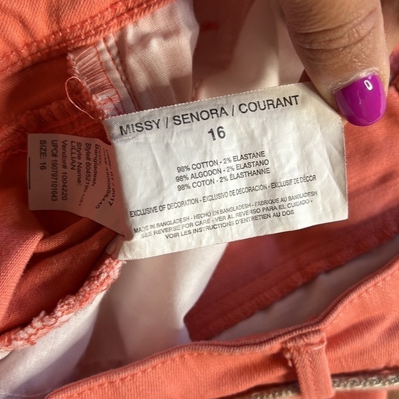 gloria vanderbilt • all around slimming effect skimmer belted capri jeans - Picture 9 of 10